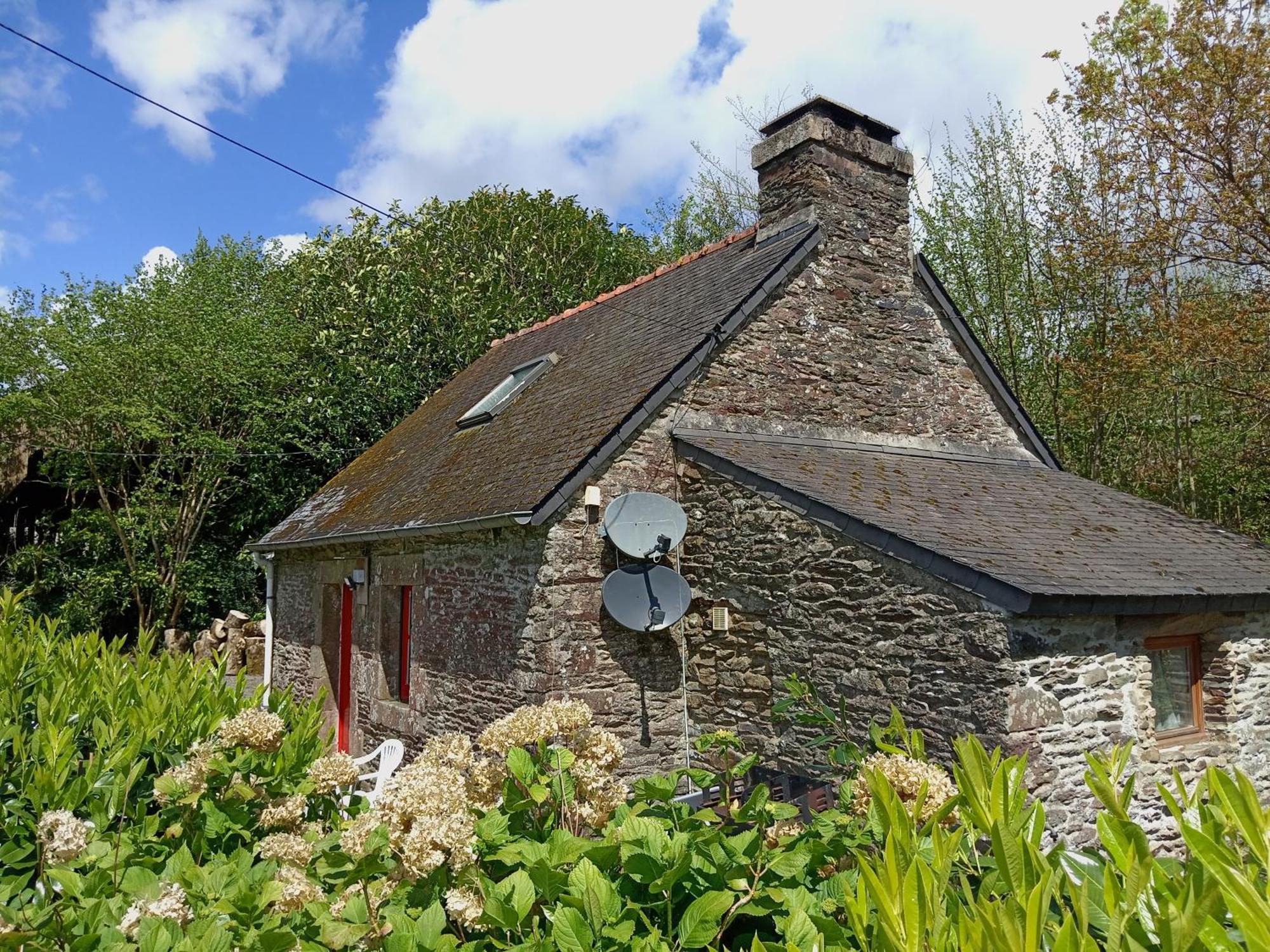 Character Breton Cottage Carhaix-Plouguer Exterior foto
