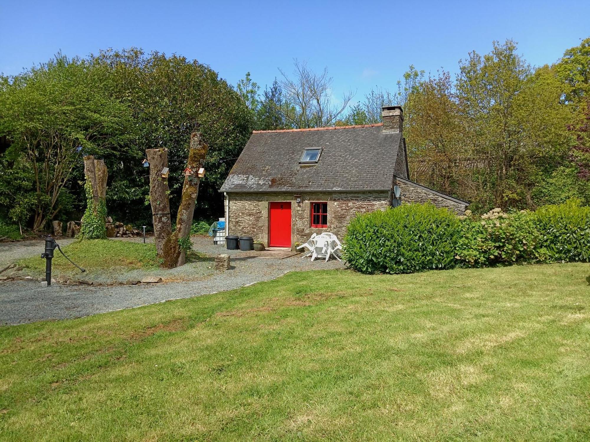 Character Breton Cottage Carhaix-Plouguer Exterior foto